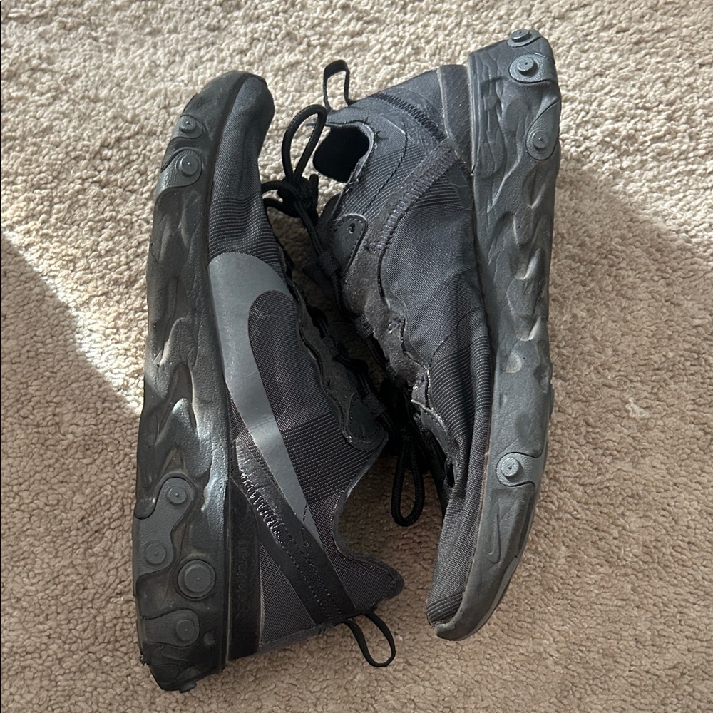 Nike Men's Black and Gray Sneakers